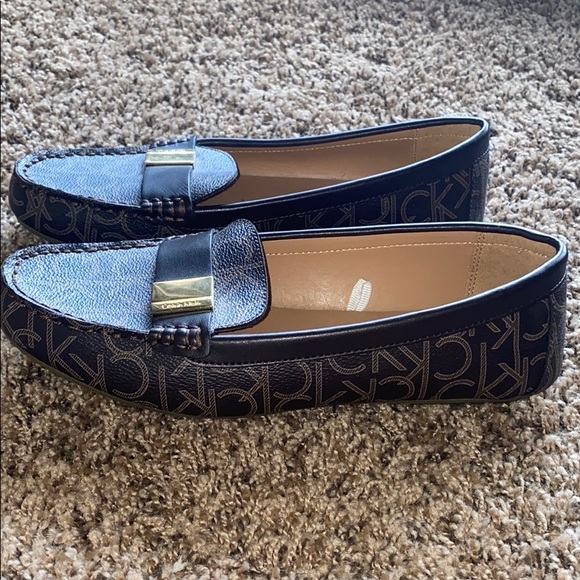 Calvin Klein flats - Picture 3 of 7